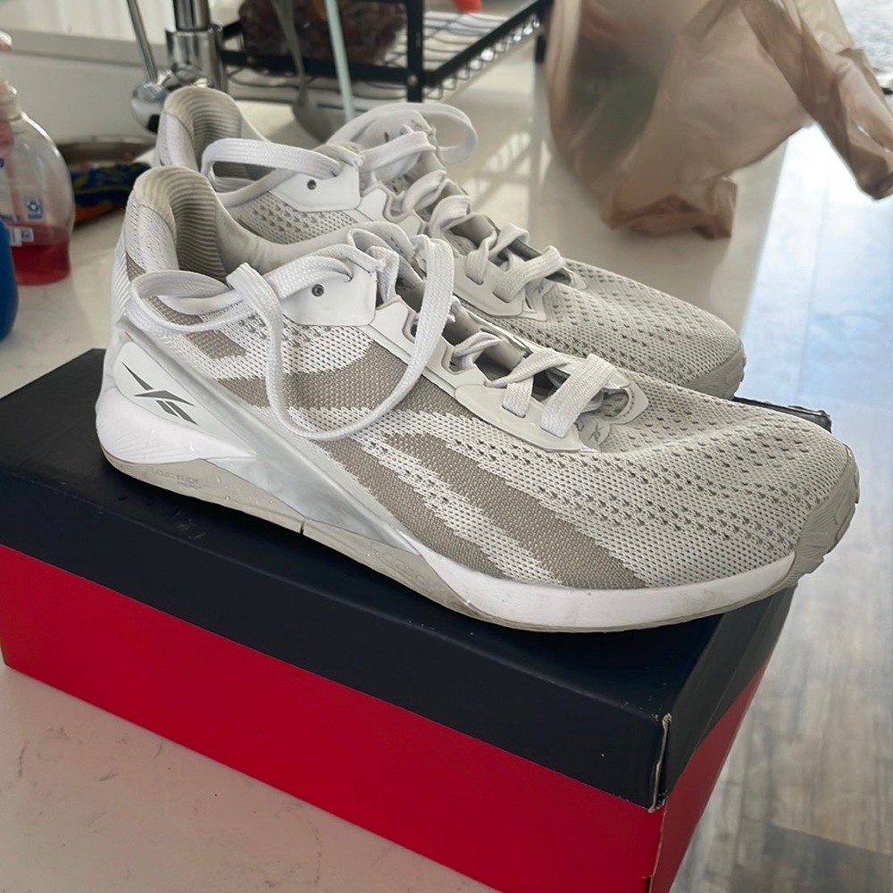 Reebok x1 size 7, white, worn twice